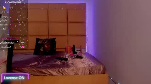 emma__js_ online show from July 7, 9:06 pm