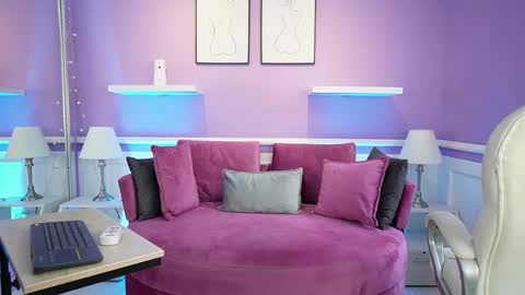 emma__walkerr_ online show from February 21, 8:16 pm