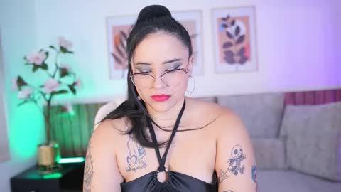 emma__walkerr_ online show from January 16, 7:21 pm