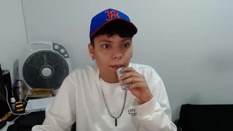 emma_and_thom online show from February 7, 9:40 pm