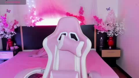 emma_ayala online show from July 20, 7:47 pm