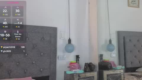 Snapshot of emma_blake__ chatting on October 6, 3:56 am Emma online show from October 6, 3:56 am