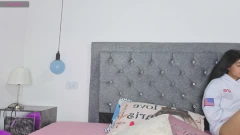 Snapshot of emma_blake__ chatting on September 15, 3:48 am Emma online show from September 15, 3:48 am
