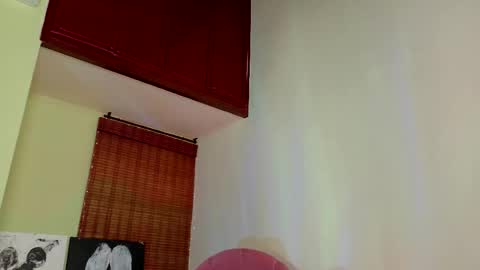 Emma online show from November 18, 2:51 pm