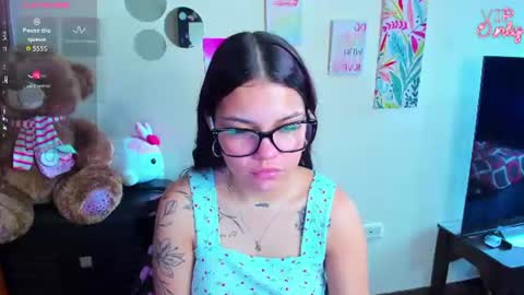 emma_boo_ online show from June 24, 3:11 pm