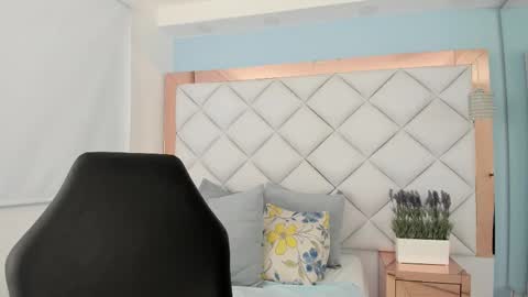 Emma Castillo online show from October 26, 6:31 am