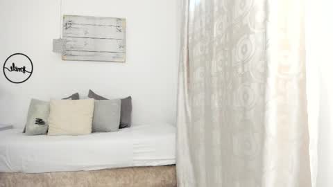 Emma Castillo online show from March 5, 12:33 pm