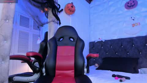 emma_dl2 online show from October 31, 4:11 pm