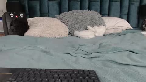 Emma online show from November 4, 9:09 pm