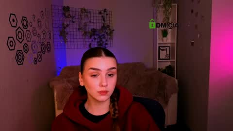 Emma online show from April 25, 1:41 pm