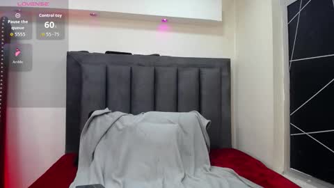 Emma 3 online show from November 19, 8:31 pm