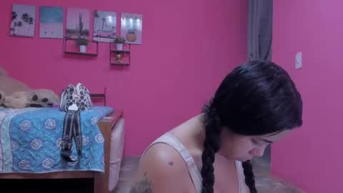 Snapshot of emma_lean chatting on February 14, 12:47 pm whises lits online show from February 14, 12:47 pm