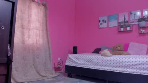 Snapshot of emma_lean chatting on February 4, 1:16 pm whises lits online show from February 4, 1:16 pm