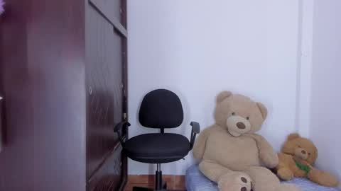 Snapshot of emma_lean chatting on September 27, 2:24 pm whises lits online show from September 27, 2:24 pm