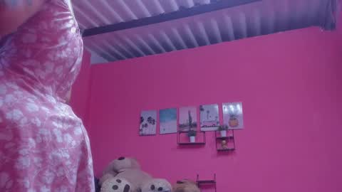 Snapshot of emma_lean chatting on February 13, 1:37 pm whises lits online show from February 13, 1:37 pm