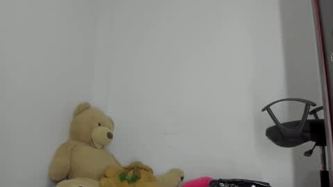 Snapshot of emma_lean chatting on October 17, 11:35 am whises lits online show from October 17, 11:35 am