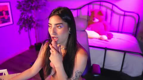 Emma online show from August 8, 10:40 pm
