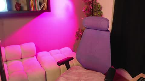 Emma online show from June 23, 11:58 pm