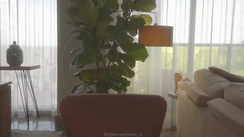 emma_lu1 online show from December 17, 4:53 pm