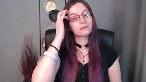 Snapshot of emma_lust94 chatting on December 9, 6:34 am emma online show from December 9, 6:34 am