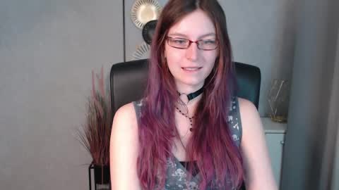 Snapshot of emma_lust94 chatting on December 18, 6:43 am emma online show from December 18, 6:43 am