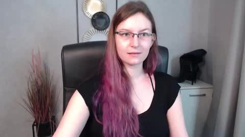 Snapshot of emma_lust94 chatting on March 5, 7:27 am emma online show from March 5, 7:27 am
