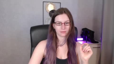Snapshot of emma_lust94 chatting on September 10, 7:19 am emma online show from September 10, 7:19 am