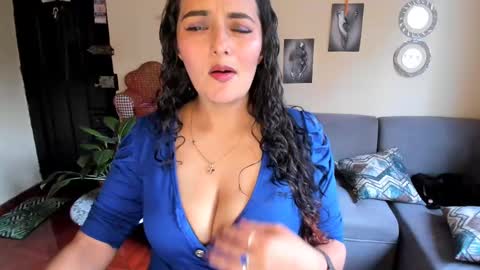 Snapshot of emma_luxy chatting on February 21, 10:37 pm emma luxy online show from February 21, 10:37 pm