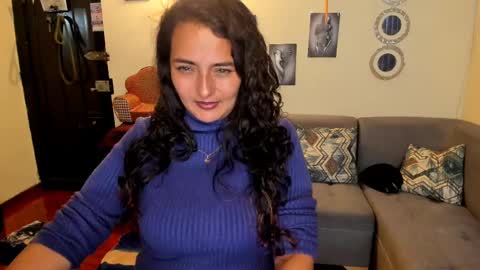 Snapshot of emma_luxy chatting on March 4, 1:12 am emma luxy online show from March 4, 1:12 am