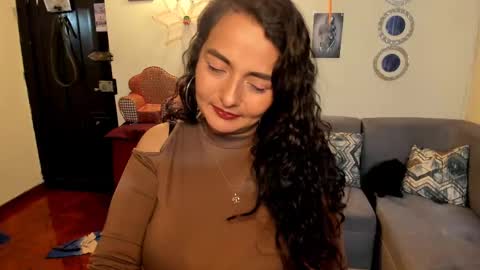 Snapshot of emma_luxy chatting on March 4, 10:27 pm emma luxy online show from March 4, 10:27 pm