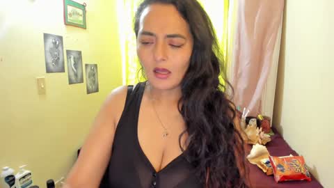 Snapshot of emma_luxy chatting on December 23, 2:07 pm emma luxy online show from December 23, 2:07 pm