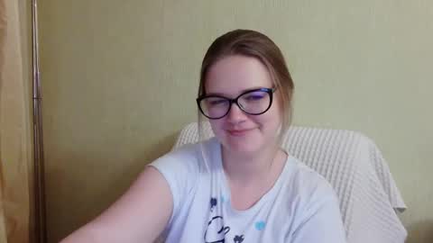 emma_misty_ online show from November 10, 6:14 pm