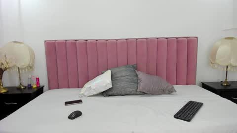 Emma online show from November 4, 8:03 pm