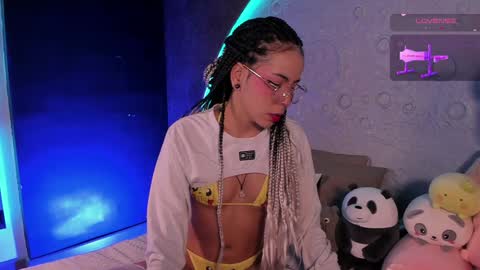 Snapshot of emma_nakamura chatting on January 7, 10:01 am online show from January 7, 10:01 am