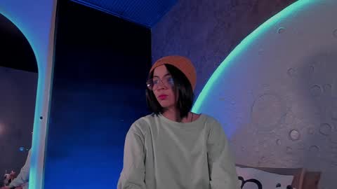 Snapshot of emma_nakamura chatting on February 1, 10:05 am online show from February 1, 10:05 am