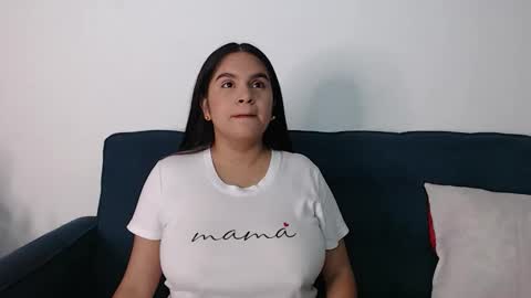 emma_saens online show from November 19, 9:20 am