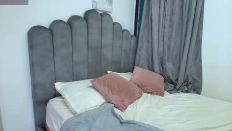 emma_saenz01 online show from May 8, 1:31 am