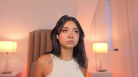 Snapshot of emma_torres__ chatting on January 21, 11:46 am Ema online show from January 21, 11:46 am