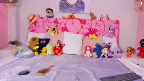 Emma online show from March 7, 7:43 pm