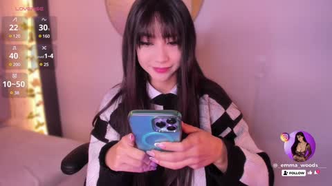 emma_woods__ online show from December 6, 12:05 pm