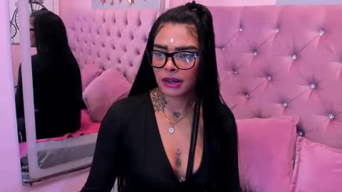 Snapshot of emmaebony_ chatting on September 23, 12:03 pm emmaebony_ online show from September 23, 12:03 pm