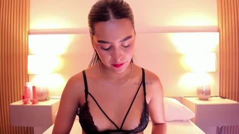 emmaespencer  online show from April 29, 11:46 am