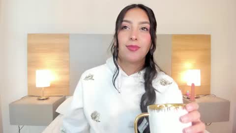 emmaespencer  online show from July 11, 8:53 pm