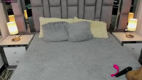 Snapshot of emmahill1 chatting on February 25, 7:27 pm EMMA HILL online show from February 25, 7:27 pm