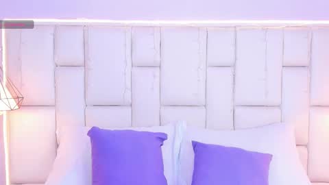 Emma  online show from November 18, 7:15 pm