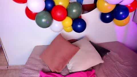 Emma online show from June 24, 11:15 pm