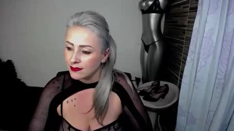 Emma online show from April 29, 10:59 pm