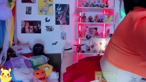 Snapshot of emmarosse11 chatting on October 25, 6:48 pm Emma online show from October 25, 6:48 pm
