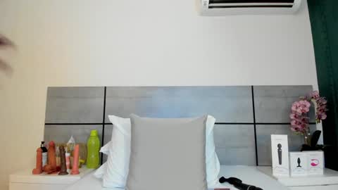 Snapshot of emmasmithh2 chatting on January 31, 1:33 am Emma online show from January 31, 1:33 am