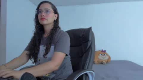 Snapshot of emmatorres9 chatting on December 19, 10:00 pm Emma Torres online show from December 19, 10:00 pm